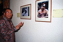 Mr. Jero Wacik, Minister of Culture and Tourism of Indonesia at the 50th Anniversary of Museum Puri Lukisan on July 14, 2008. Shown are the photographs of the two founders of the Museum: the Dutch artist Rudolf Bonnet (left) and the King of Ubud - Tjokorda Gde Agung Sukawati (right).