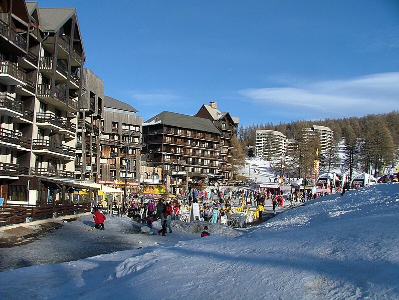 File:Risoul main ski station and winter park.jpg