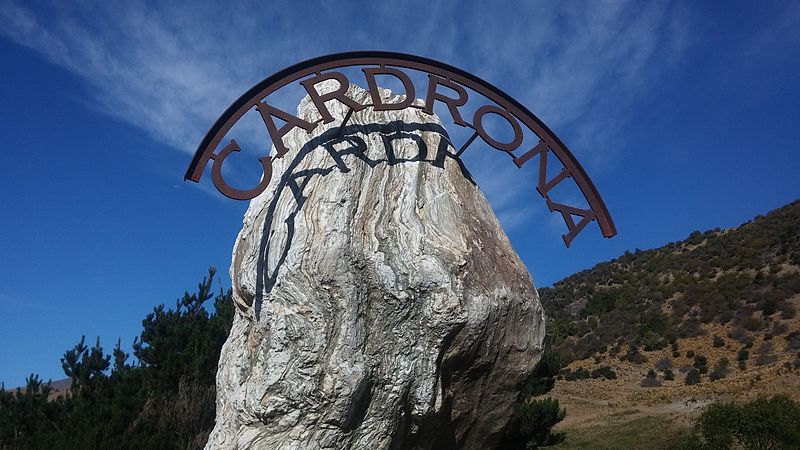 File:Cardrona NZ road sign.jpeg