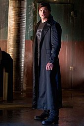 In season nine, Clark began wearing a black costume while fighting crime in Metropolis. Tomwelling smallville 500.jpg