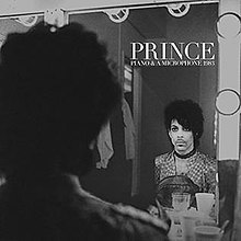PRINCE, así, en mayúsculas. 220px-Piano_and_a_Microphone_1983