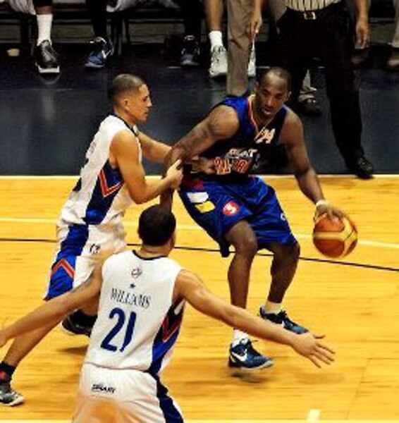 Lassiter guarding Kobe Bryant during the Smart Ultimate All-Star Weekend in 2011