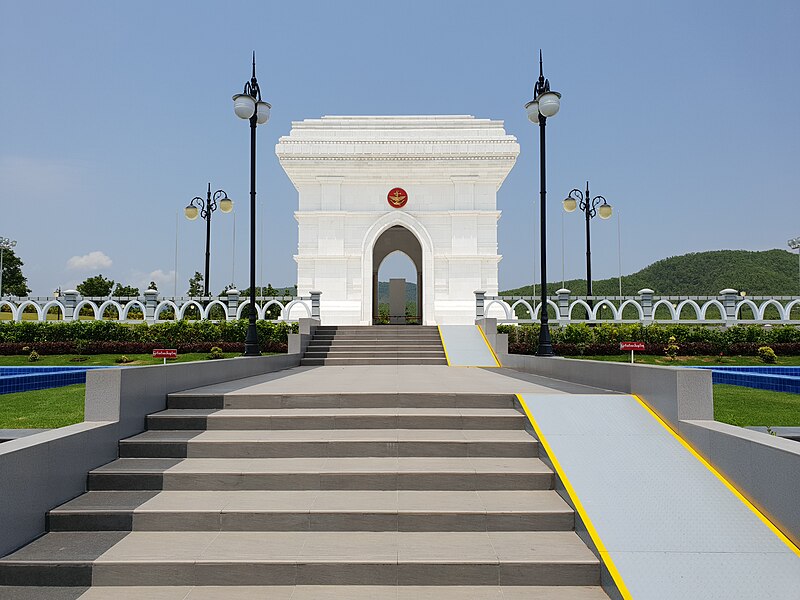 File:Memorial to the Fallen Heroes, Nay Pyi Taw.jpg