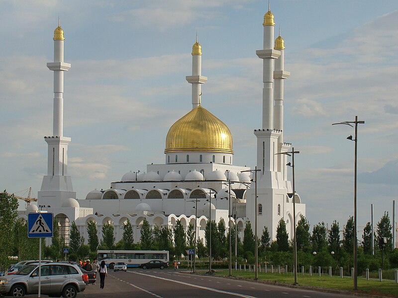 File:Nur Astana Mosque.jpg