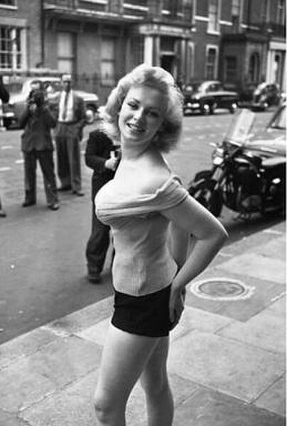 Sabrina in London, 1955