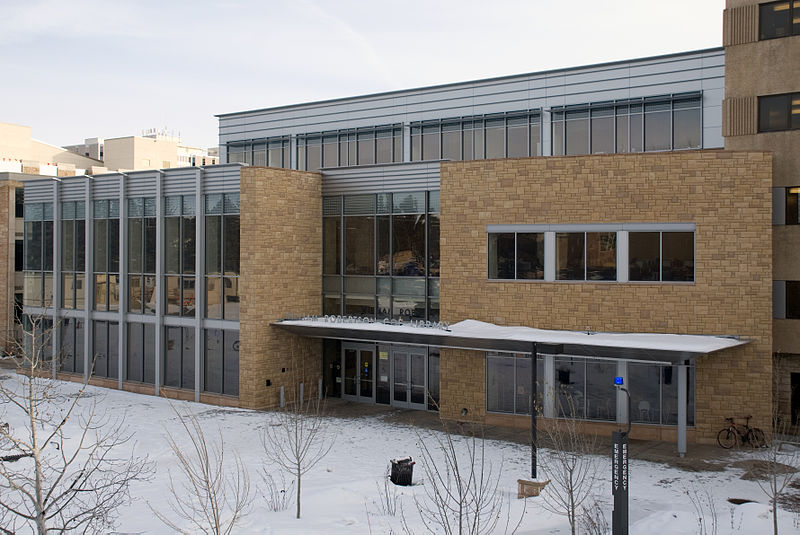 File:William Robertson Coe Library Entrance 2010-2.jpg