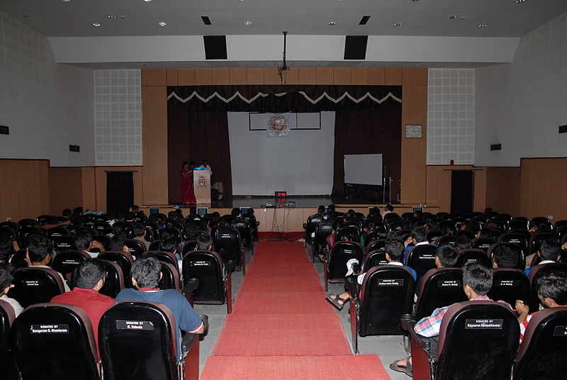 File:Basavarajendra Auditorium.jpg