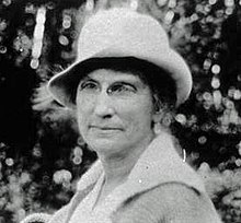 Photo of Helen Turner (artist).jpg