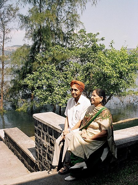 File:Sukhbir with Jasbir.jpg