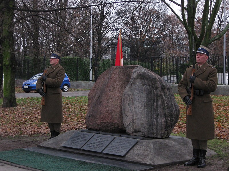 File:Two Rocks Ceremony 13 Nov 09.JPG