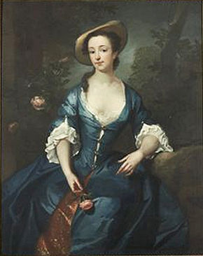 Portrét dívky, sedící, na sobě modré šaty a drží růži.