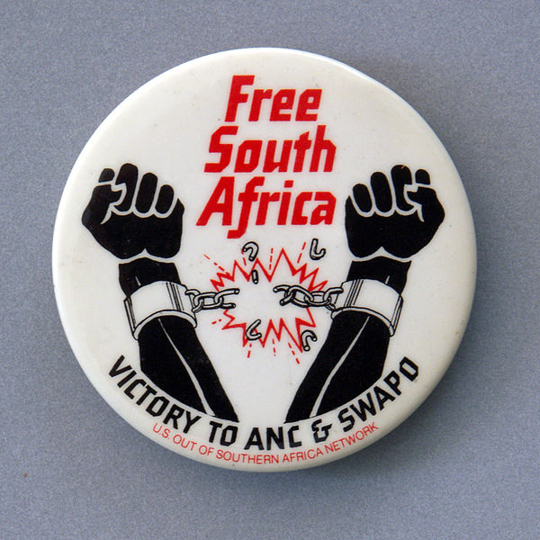 File:FreeSouthAfricaButtonbyIrvFierstein.jpg