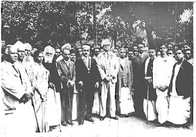 Image taken in 1930s : (starting fifth from left after the woman) Periyar E. V. Ramasamy, C. Natesa Mudaliar, Raja of Bobbili and S. Kumaraswami Reddi