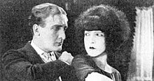 Жоғары және төменгі қабат (1925 фильм) .jpg