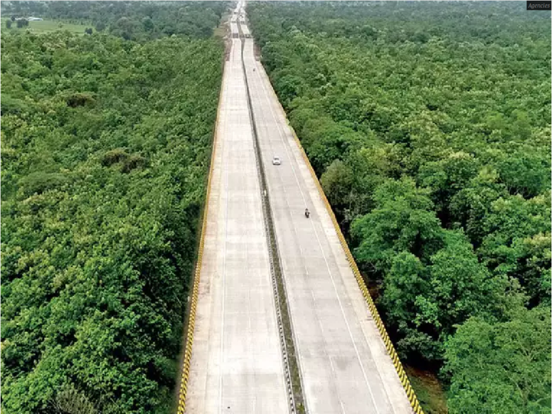 File:Elevated stretch of NH 44 through Pench Tiger Reserve.png