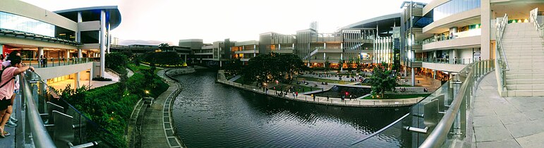 Festival-Alabang-Water-Garden-PANO-12302017.jpg