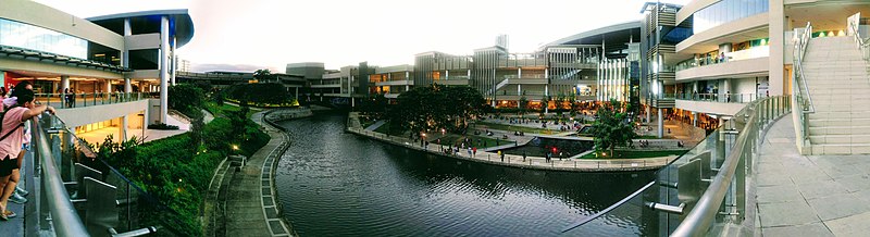 File:Festival-Alabang-Water-Garden-PANO-12302017.jpg