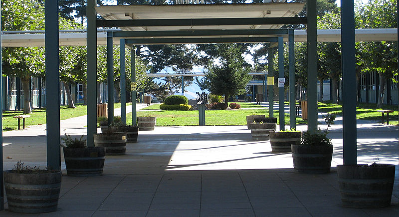 File:Skyline Pergola.jpg