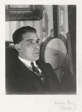 Gris in 1922 (photograph by Man Ray)