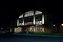 RPI Houston Field House à noite, outono de 2012.jpg