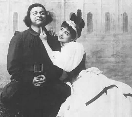 W.H. Denny as Wilfred and Jessie Bond as Phoebe in Yeomen