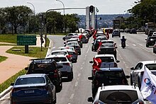 Row of cars in Brasilia with political party flags during the demonstration Manifestacao-contra-Bolsonaro-1.jpeg