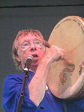 Tommy Makem performing at the Dublin (Ohio) Irish Festival, 2005.