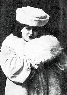 Ediss as Mrs Girdle in The Spring Chicken, 1905 Connie-Ediss-Mrs-Girdle.jpg