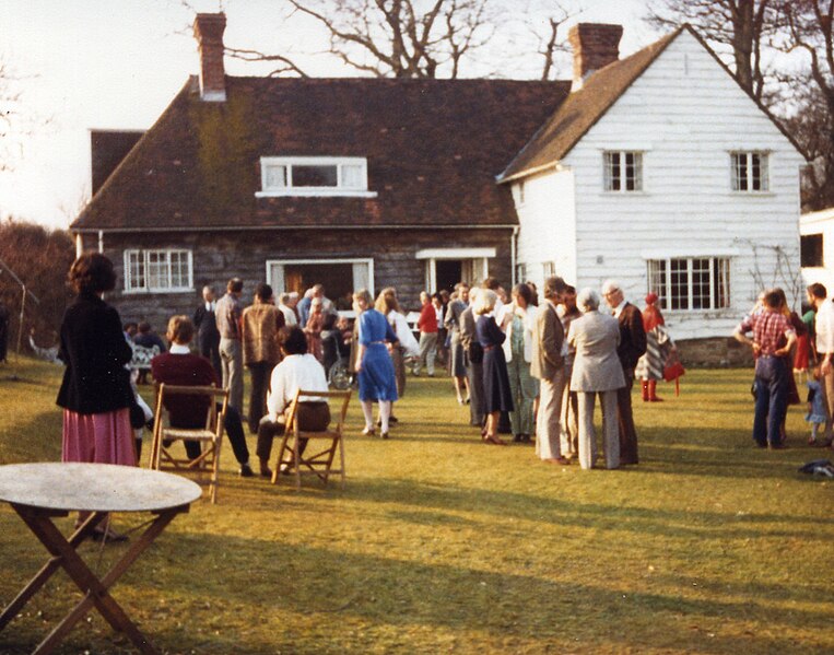 File:Lake House Rowfant 1981.jpg