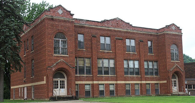 File:SchoolHolyTrinityRollingstoneMN.jpg