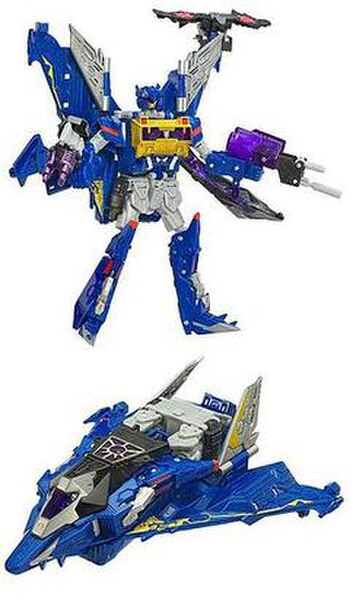 Cybertron Voyager Soundwave toy in robot and jet modes.