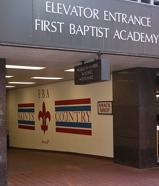 File:First Baptist Academy Dallas Entrance.jpg