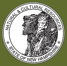 New Hampshire Departemen sumber Daya Alam dan Budaya logo.jpg