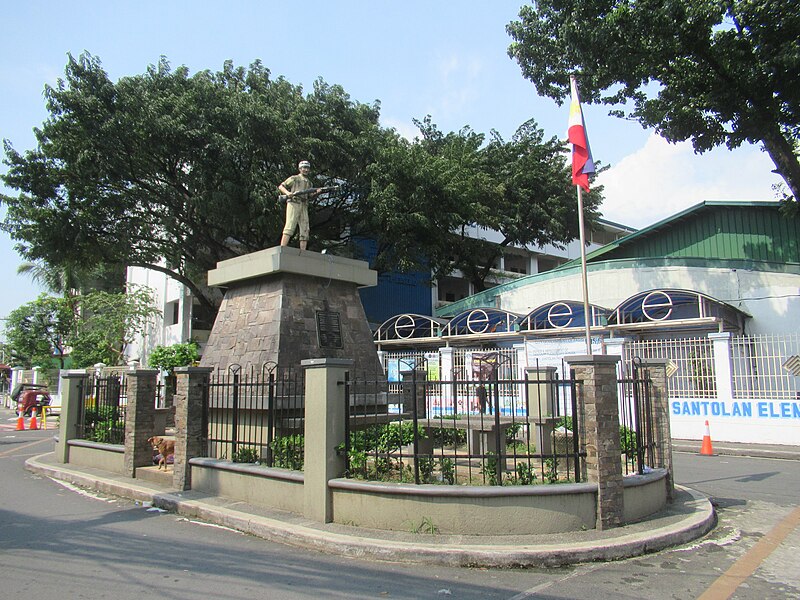 File:Santolan Guerrillas and War Veterans monument1.jpg