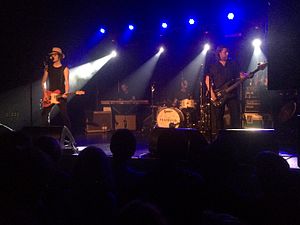 The Fratellis se apresentando em Birmingham, agosto de 2015