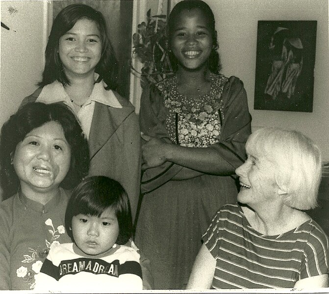 File:Barbara with Dao's family.jpg