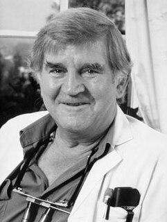 <span class="mw-page-title-main">Fred Hollows</span> New Zealand-Australian ophthalmologist