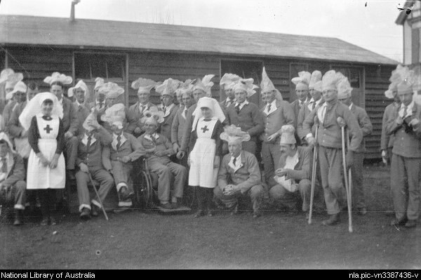 Medical staff and patients at WW1 New Zealand First General Hospital, Brockenhurst, during 1917–19.