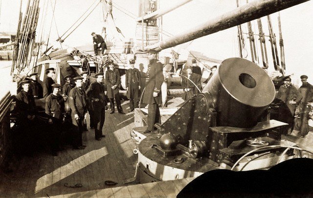 Main deck of Union Navy mortar schooner showing mounting of 13-inch (330 mm) seacoast mortar and crew. (U.S. Army Military History Institute.)