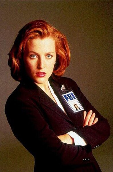 A promotional image for the first season of The X-Files featured Anderson as Scully.