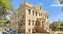 Szent Antal Katolikus Iskola Old Main, San Antonio TX.jpg