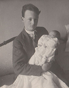Albrecht with his younger half-brother, Prince Heinrich, in 1922. Albrechtbavaria1922.jpg