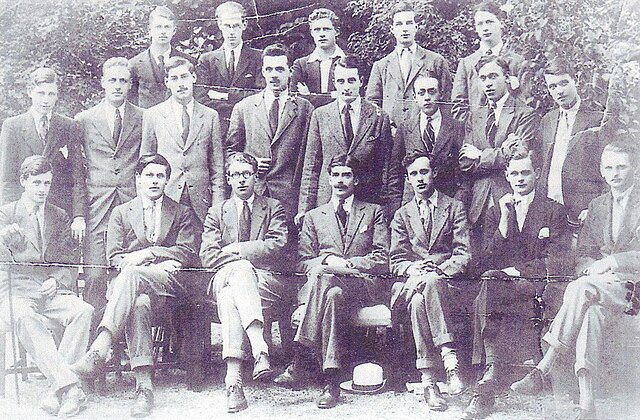 The Uffizi Society, Oxford, c. 1920. Ralph Dutton (wearing glasses) is seated third from left. Also in the front row are Lord Balniel, later 28th Earl