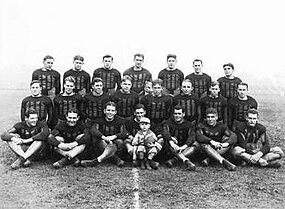 1925 Alabama Crimson Tide football team photo.jpg