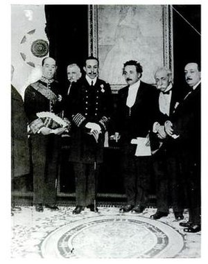 Alfonso XIII, King of Spain, with Faculty members of the university: Albert Einstein, José Rodríguez Carracido, Blas Cabrera y Felipe, among others, o