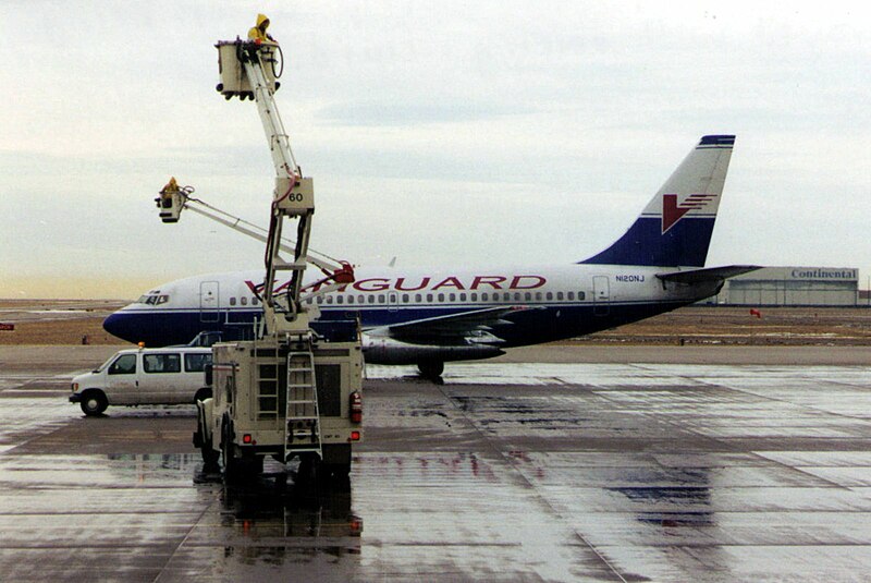 File:Vanguard Airlines deicing.jpg