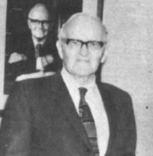 Виктор Э. Холл 1901-1981.png