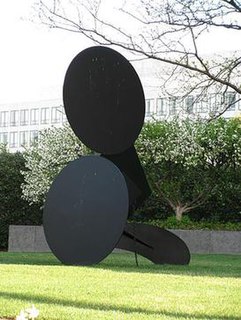 <i>Geometric Mouse, Variation I, Scale A</i> artwork by Claes Oldenburg