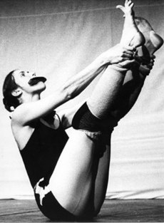 Margaret Fisher, Splitting (1977), Performance at Venice Biennale Carnevale, 1980 Margaret Fisher Splitting 1981.jpg