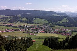 Melihat dari Weitnau dari Sonneck, Hauchenberg di latar belakang